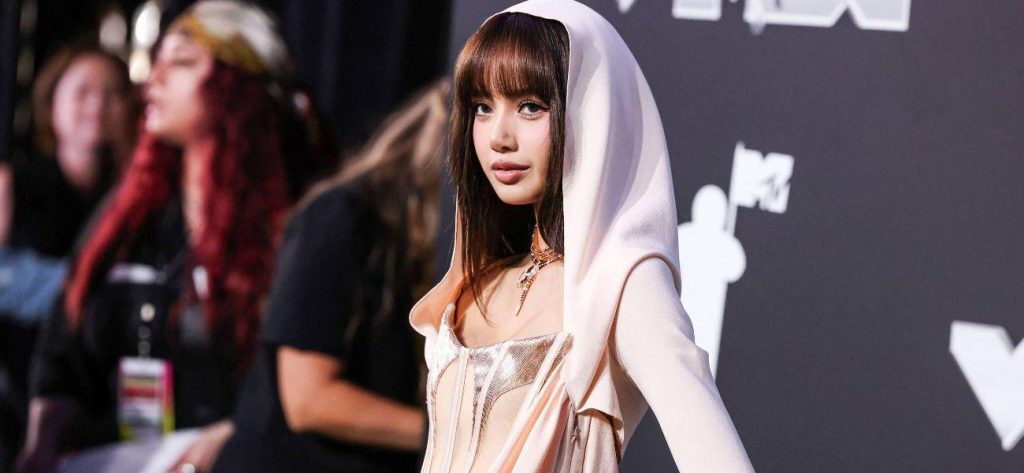 BlackPink’s Lisa Is On The Cover Of Vanity Fair’s ‘Hollywood Issue’