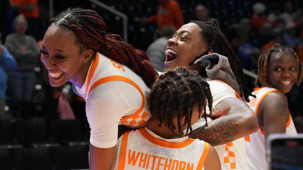 Tennessee women makes basketball history in blowout win