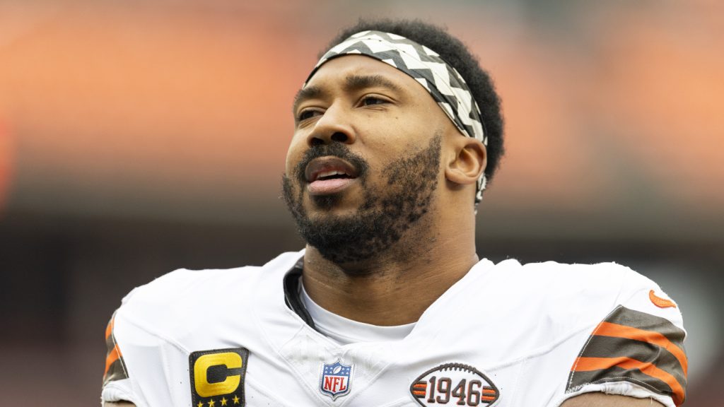 Browns star Myles Garrett makes trade request