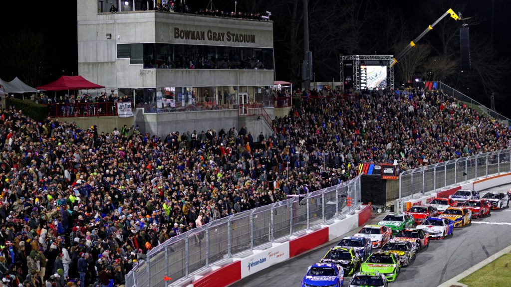 Larson, Berry race into Cook Out Clash via Last Chance Qualifier