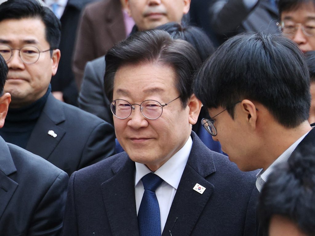 S Korea’s main opposition party taps former chief as presidential candidate | Elections News