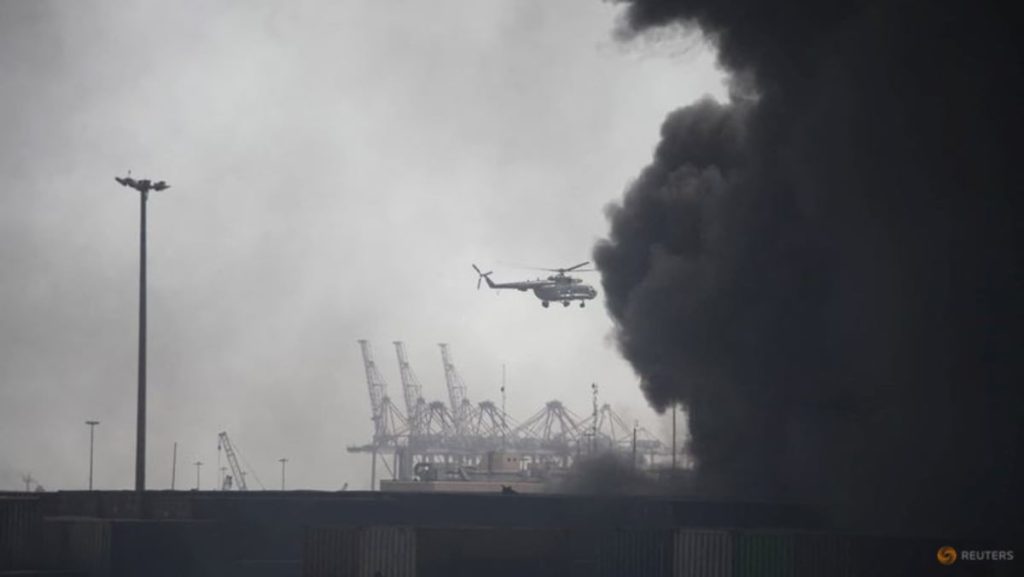 Fire blazes day after Iran port blast killed 28, injured 1,000