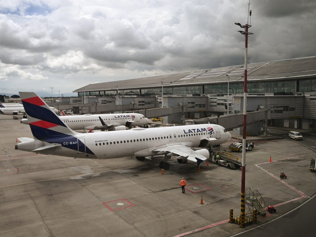 Venezuela suspends flights from Colombia after arrests of ‘mercenaries’ | Aviation News