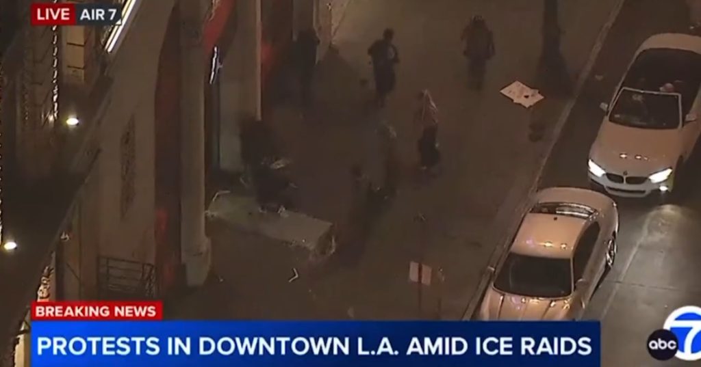 Anti-ICE Rioters Smash Windows of LAPD Headquarters, Loot Businesses, Set Fires (LIVE VIDEO) | The Gateway Pundit