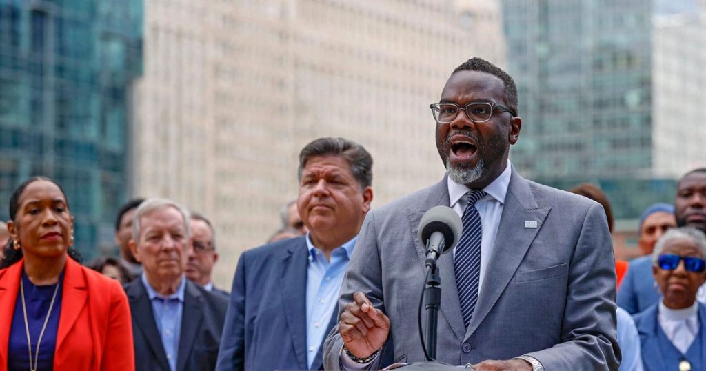 Chicago mayor signs order with blueprint for fighting a potential Trump crackdown