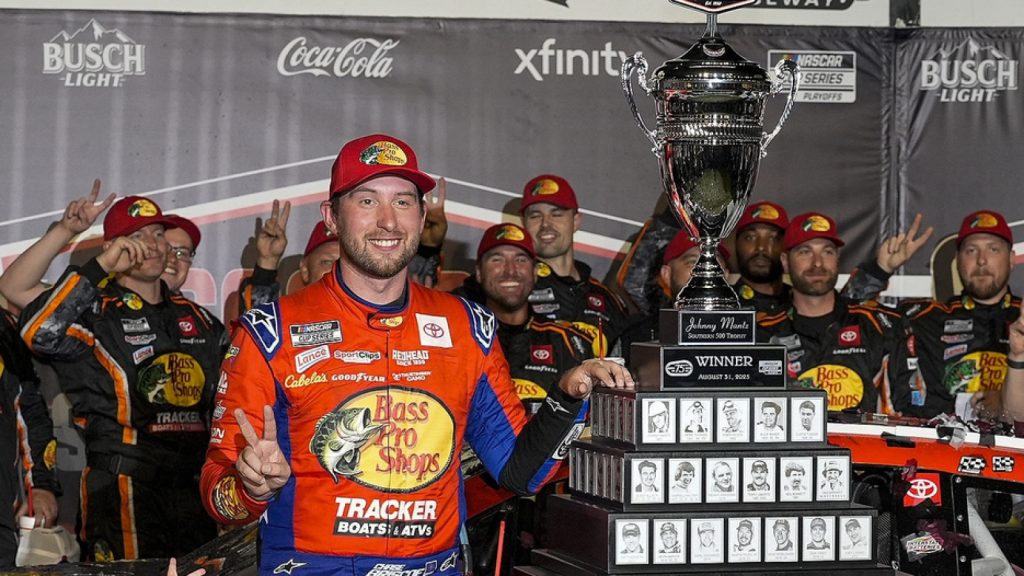 Briscoe wins second straight Southern 500, advances in playoffs