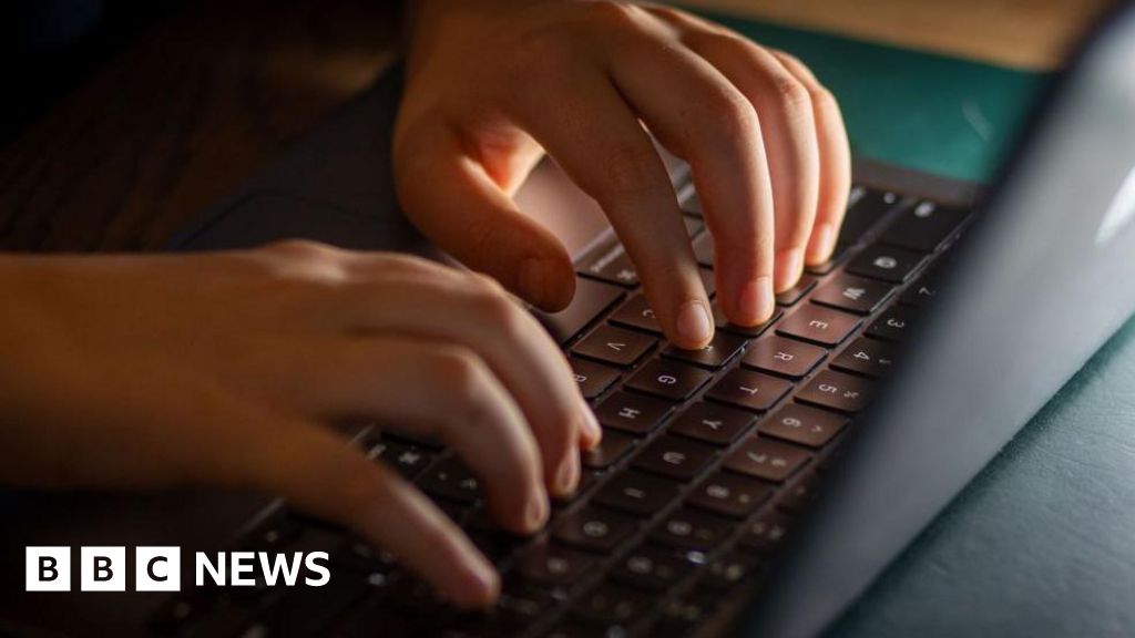 Bereaved families call for inquiry after suicide website warnings ‘ignored’