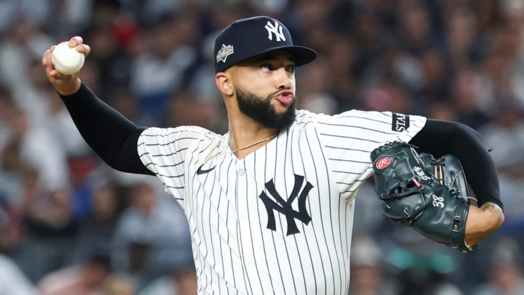 Two high-profile moves Yankees need to make in free agency