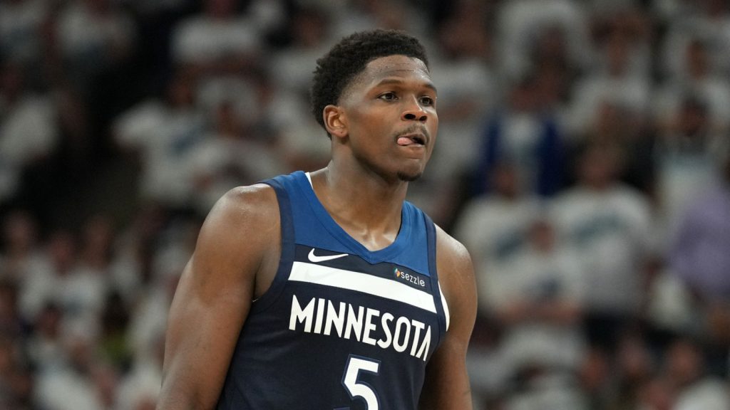 Wolves star Anthony Edwards to miss time with hamstring strain