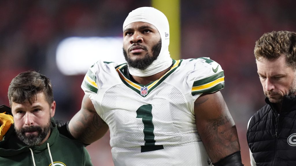 Packers’ Micah Parsons suffers non-contact injury vs. Broncos