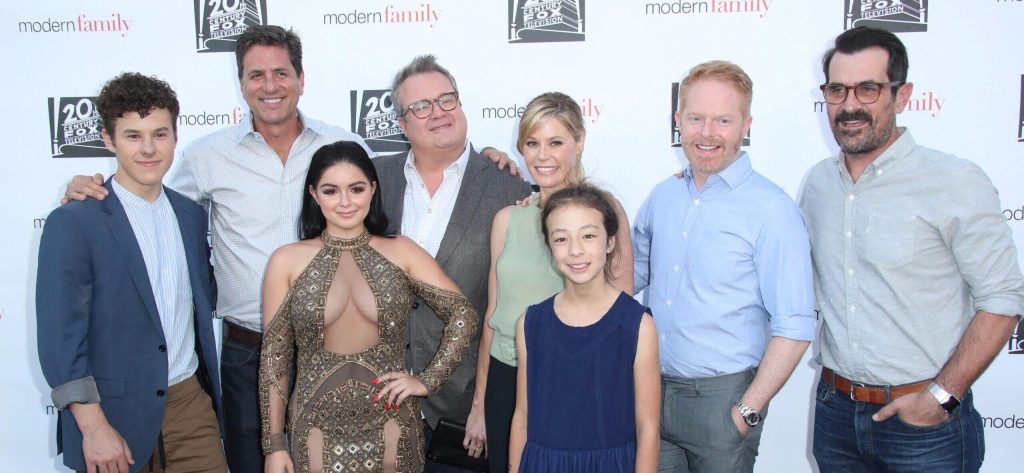 Jesse Tyler Ferguson Spills The Wildest ‘Modern Family’ Set Story