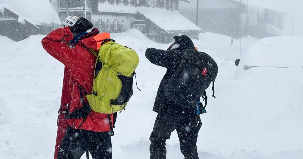 8 skiers dead after avalanche near Lake Tahoe