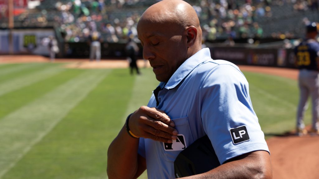 Umpire gets laughed at by Brewers, Rays for ‘missing the easiest call of all time’