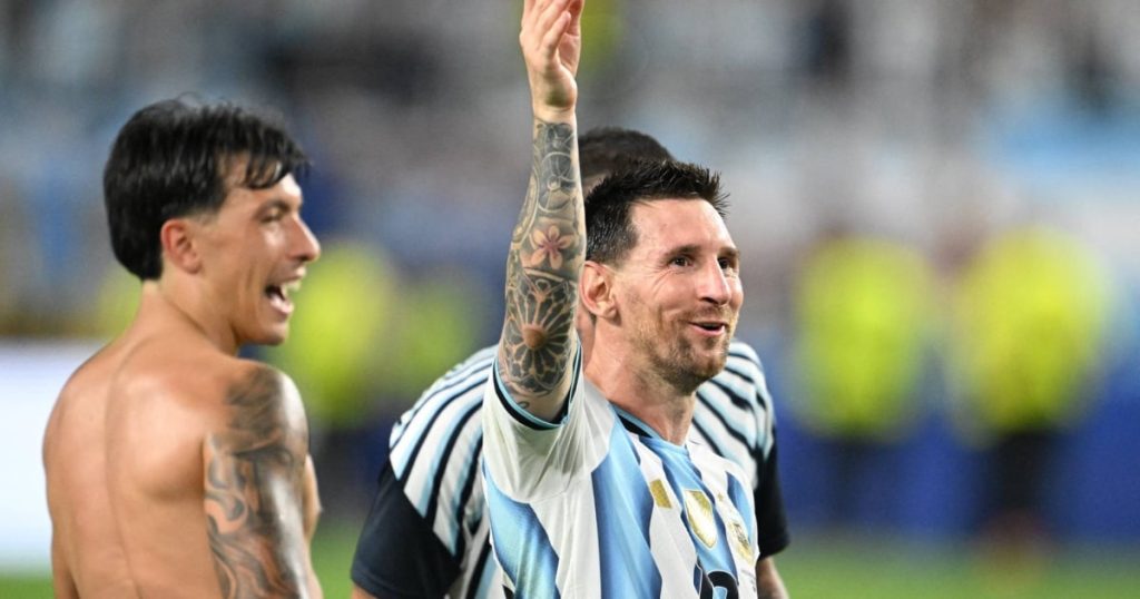 canta “La cumbia de los trapos”con la afición argentina tras el pase a 8vos