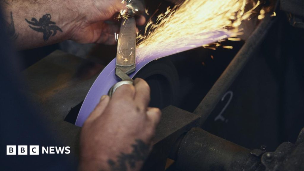 Manufacturing: How trainees combine tech and age-old skills