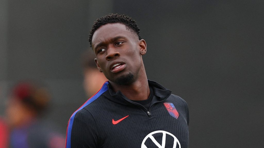Former referee sounds off on controversial Folarin Balogun red card