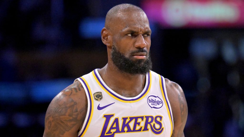 NHL’s Jets, PGA Tour roast Heat for LeBron James mishap