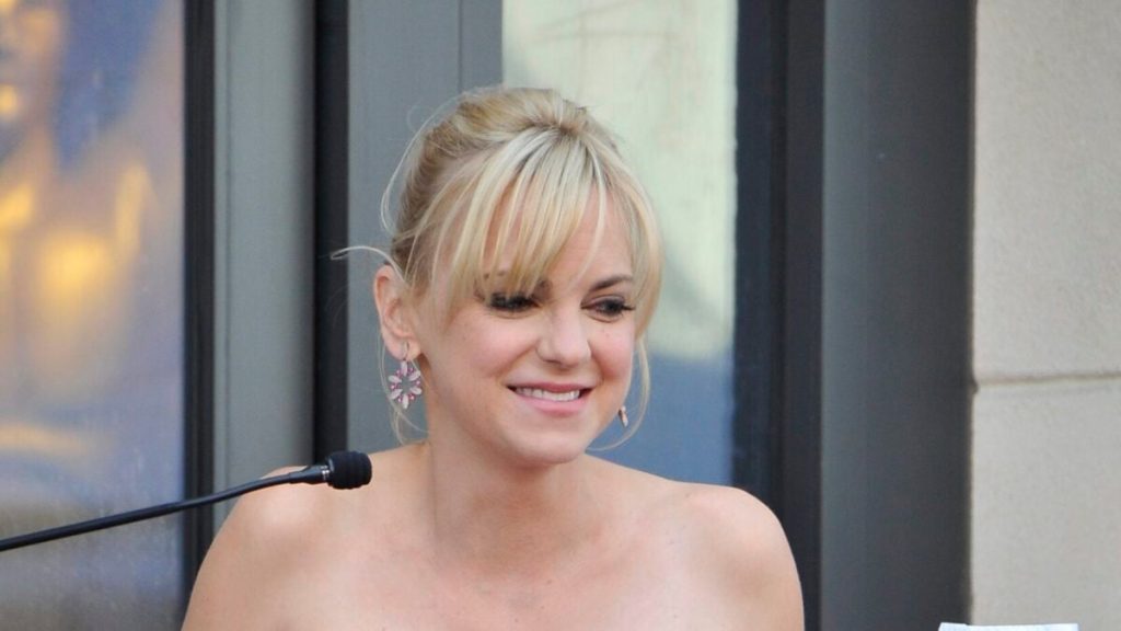 Fans Praise Anna Faris, Blame Chris Pratt For Son’s Beliefs