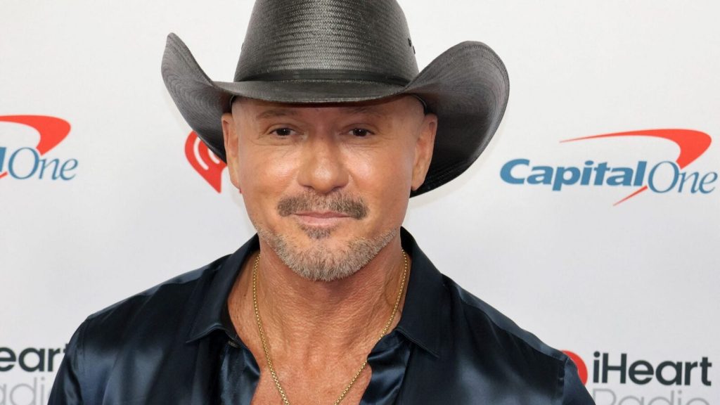 Tim McGraw Takes Another Stage Tumble In Cincinnati