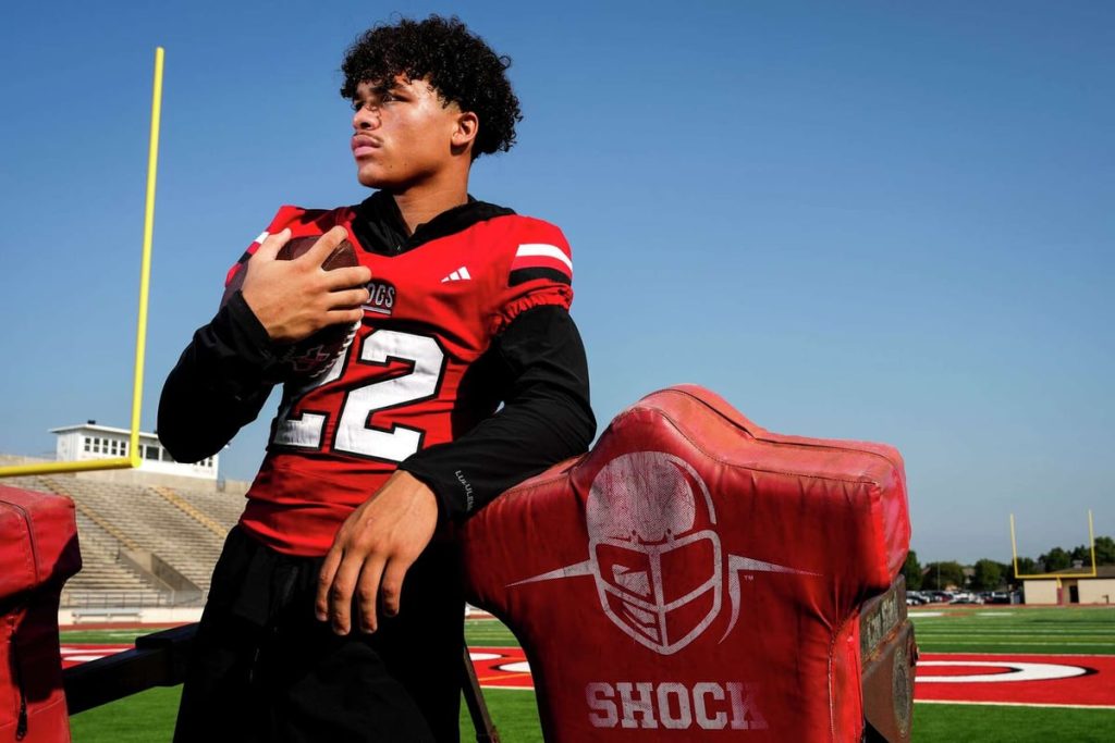 Ian Thomas Forges His Own Path in Texas Football
