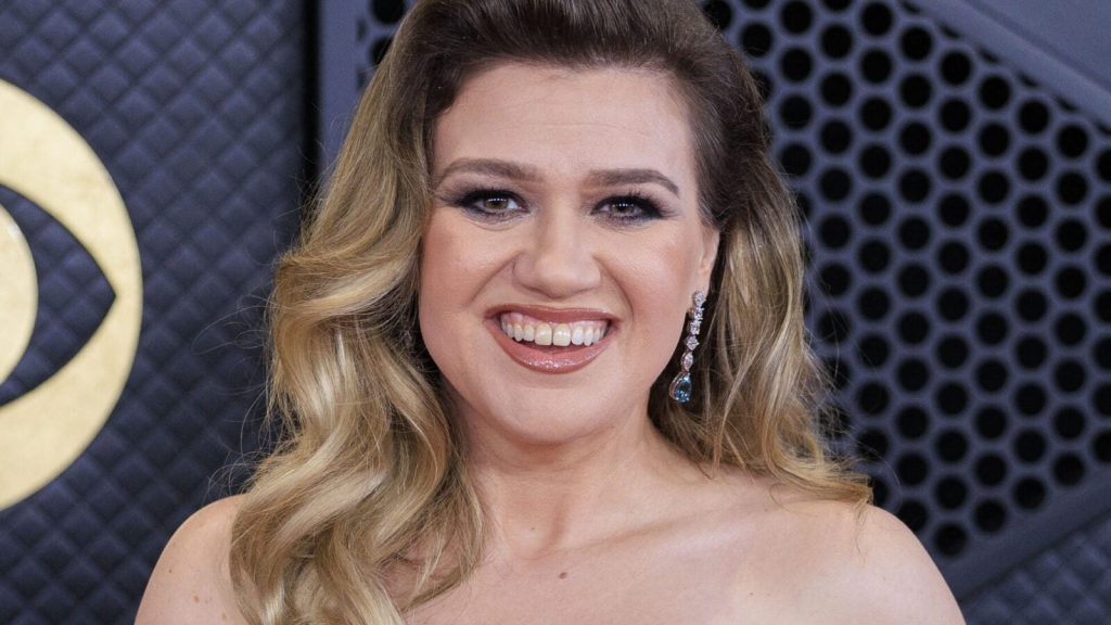 NYC Store’s Statement About Kelly Clarkson Backfires